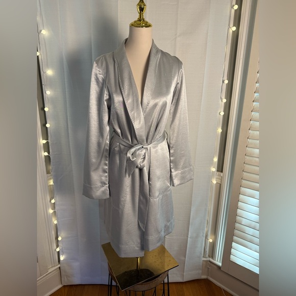 Line & Dot Silver Satin Kimono Robe - Picture 1 of 7